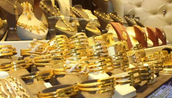 شراء الذهب نقدًا أم بالتقسيط؟.. حقائق حول فروق الربح والتكلفة والادخار