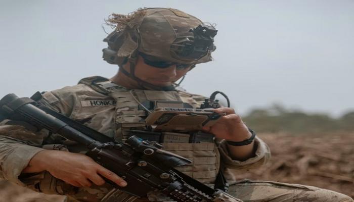 الجندي المتصل.. الجيش الأمريكي يحول هواتف عناصره إلى سلاح معلومات