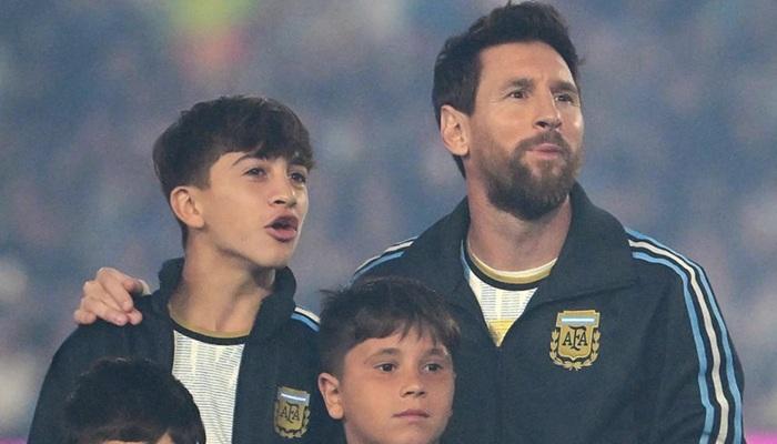 إرث ميسي مستمر.. سكالوني يدعو نجل البرغوث للانضمام إلى الأرجنتين