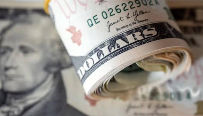 الدولار في مصر يقترب من 55 جنيها.. إلى أين يتجه سعر الصرف؟