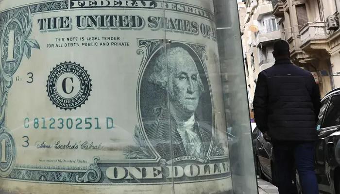 سعر الدولار في مصر يقفز 90 قرشا ويتجاوز 55 جنيها.. أعلى مستوى على الإطلاق